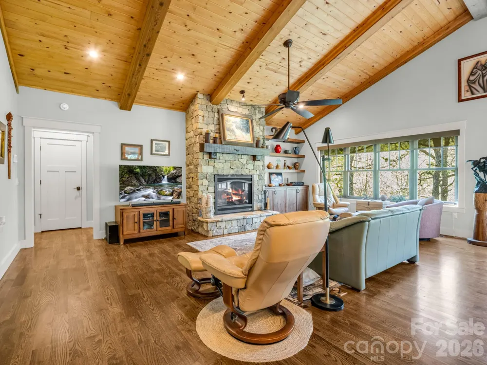16 Panther Gap Road Black Mountain, NC 28711