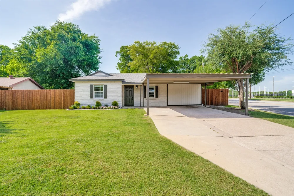 9225 Dodson Drive White Settlement, TX 76108