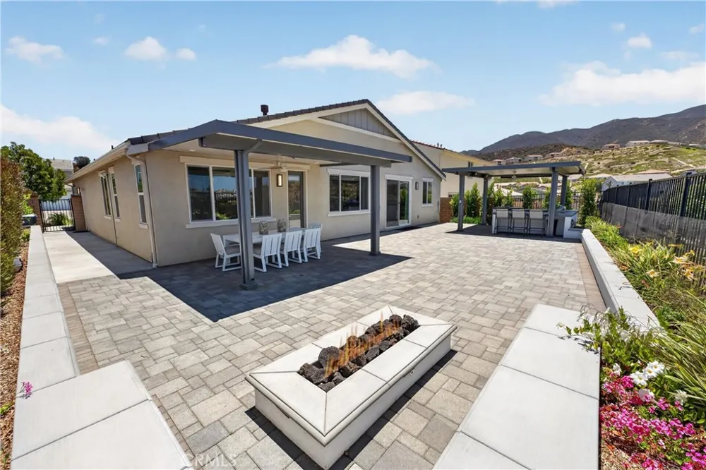 1882 Pele Way Corona, CA 92882