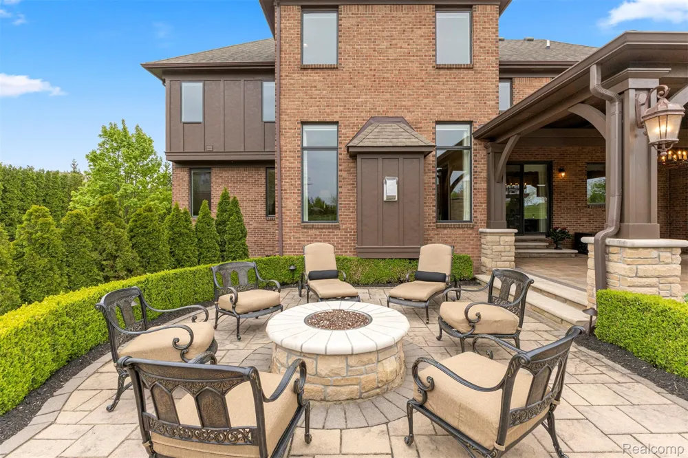 48892 Barola Court Northville City, MI 48167