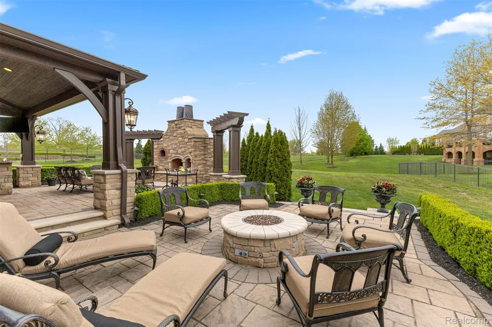 48892 Barola Court Northville City, MI 48167