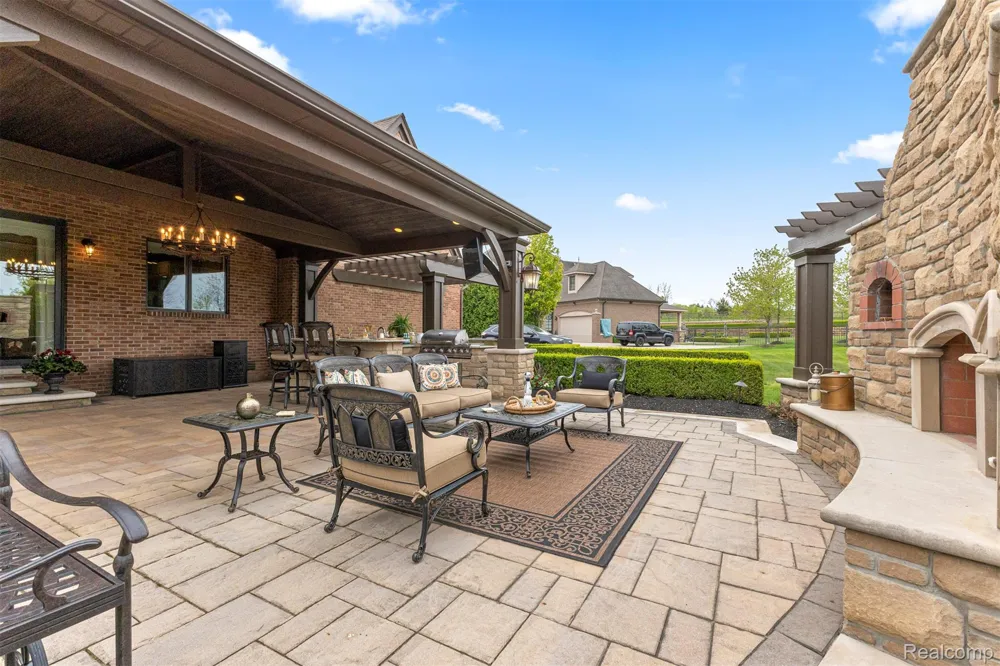 48892 Barola Court Northville City, MI 48167