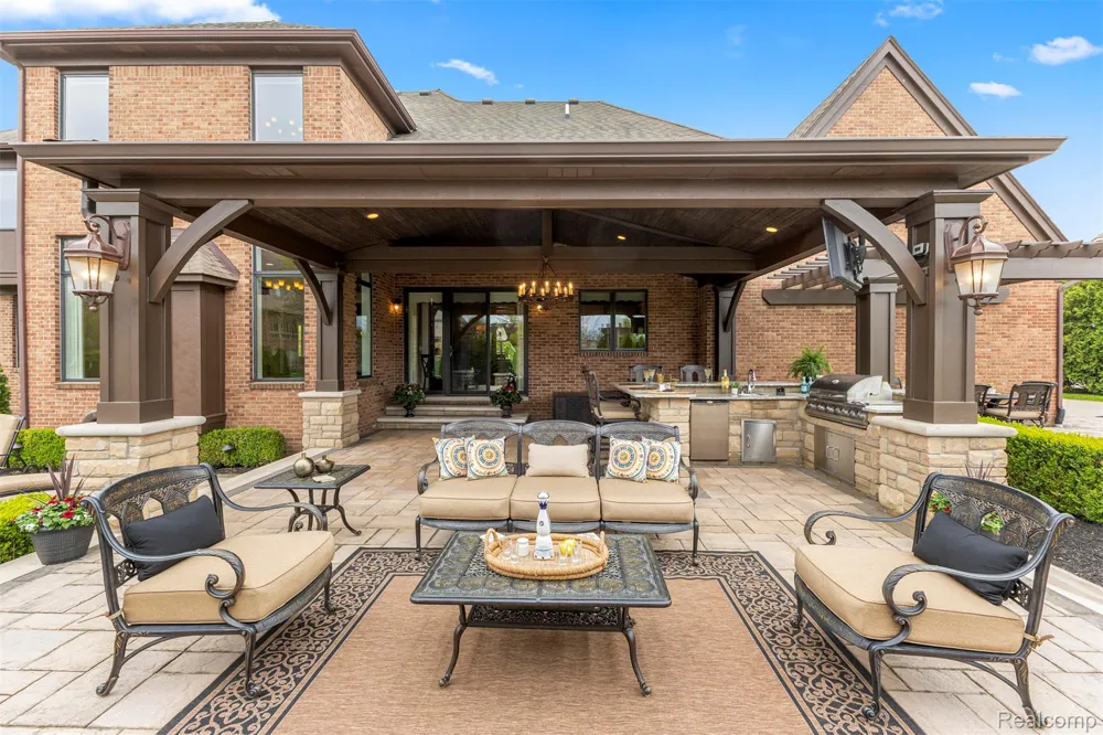 48892 Barola Court Northville City, MI 48167