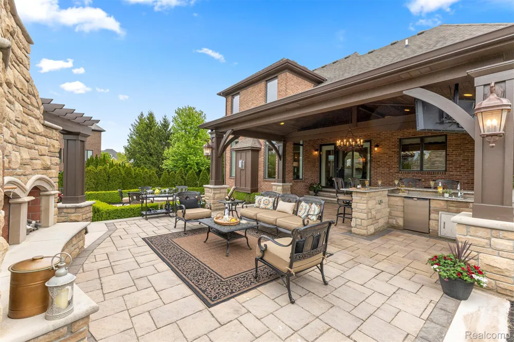 48892 Barola Court Northville City, MI 48167