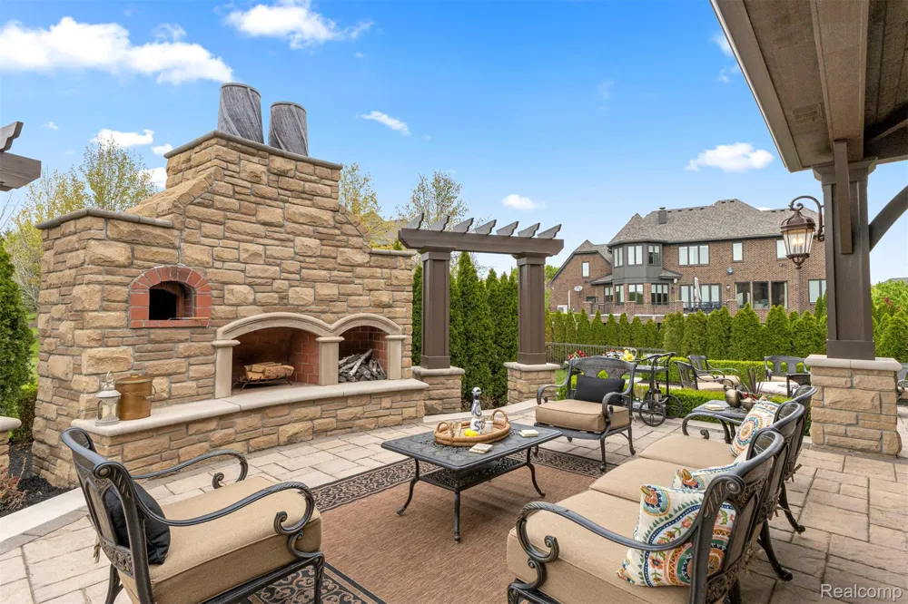 48892 Barola Court Northville City, MI 48167