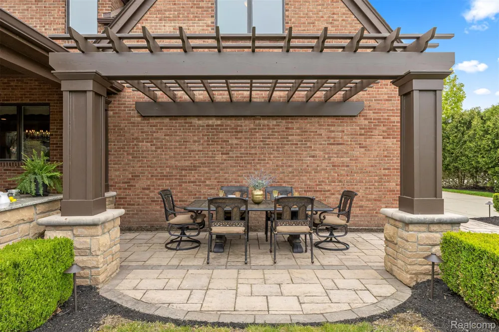 48892 Barola Court Northville City, MI 48167