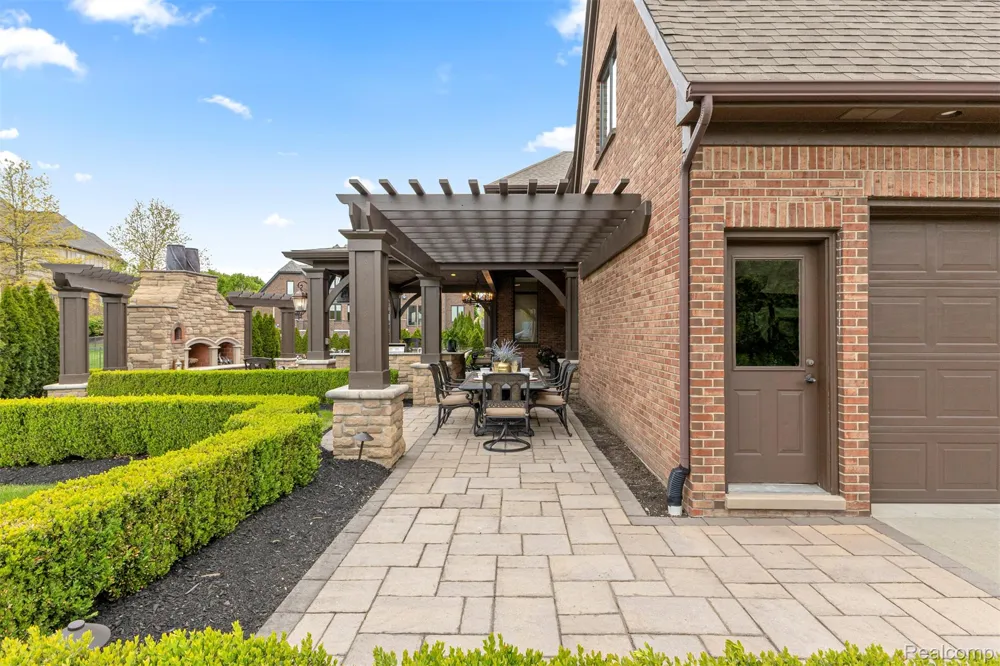 48892 Barola Court Northville City, MI 48167