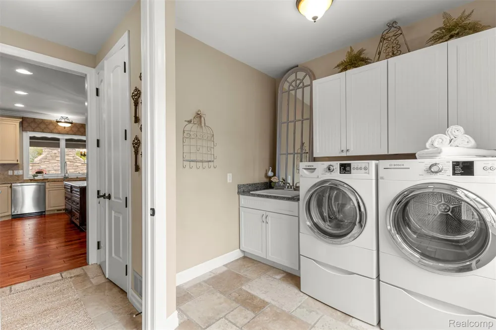 48892 Barola Court Northville City, MI 48167