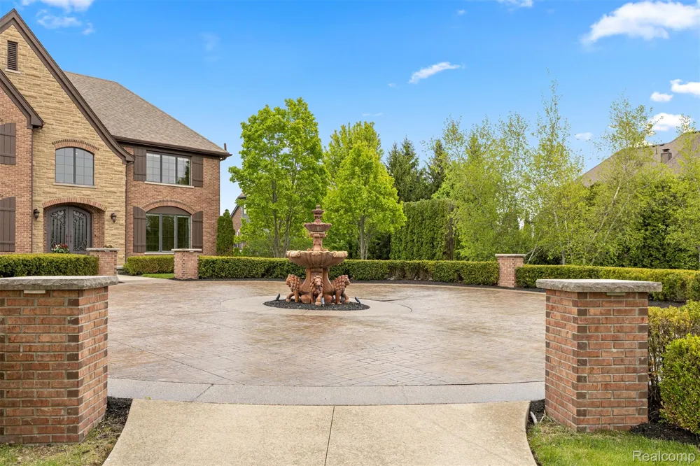 48892 Barola Court Northville City, MI 48167