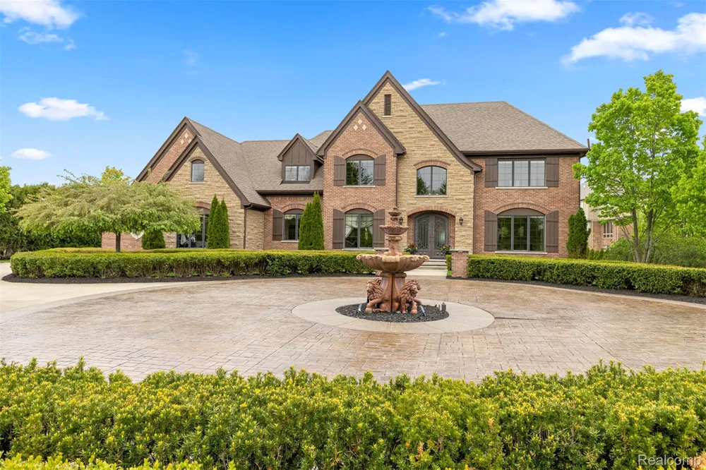48892 Barola Court Northville City, MI 48167