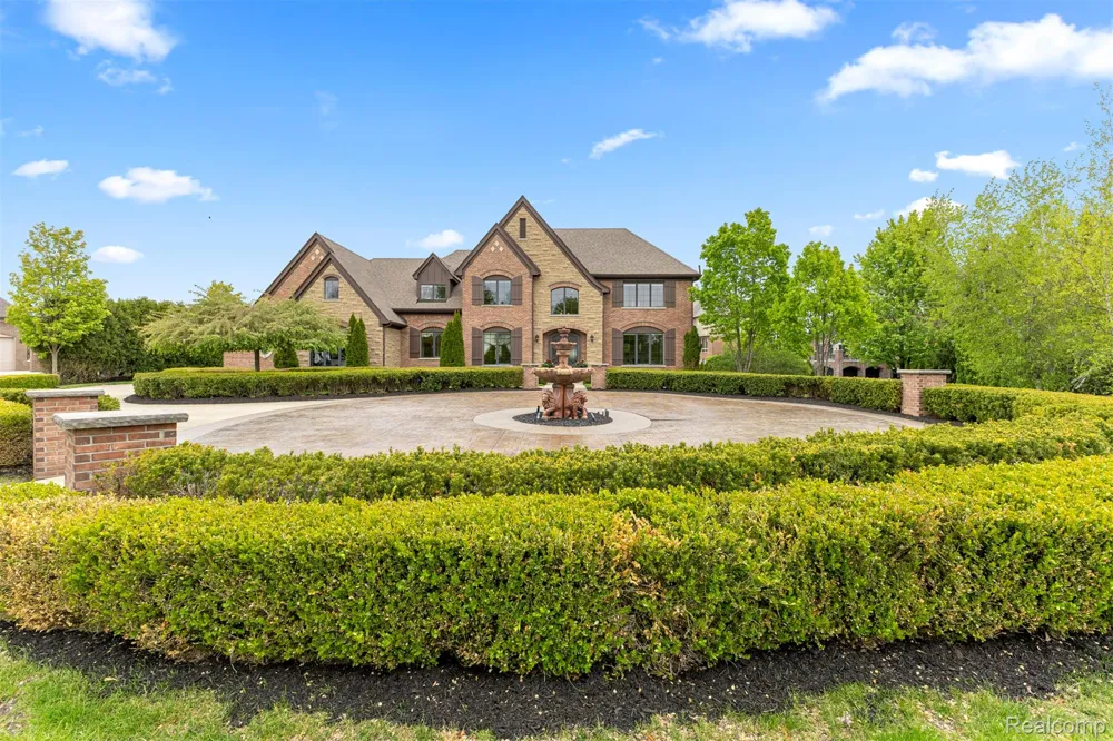 48892 Barola Court Northville City, MI 48167