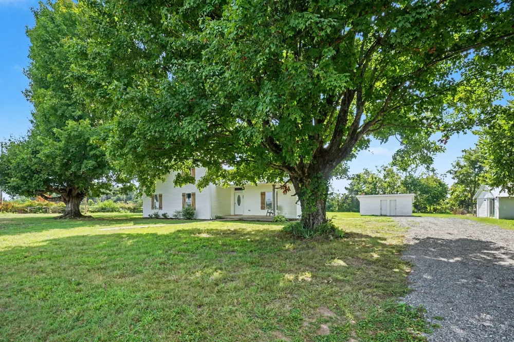 301 Bob Perry Rd Bethpage, TN 37022