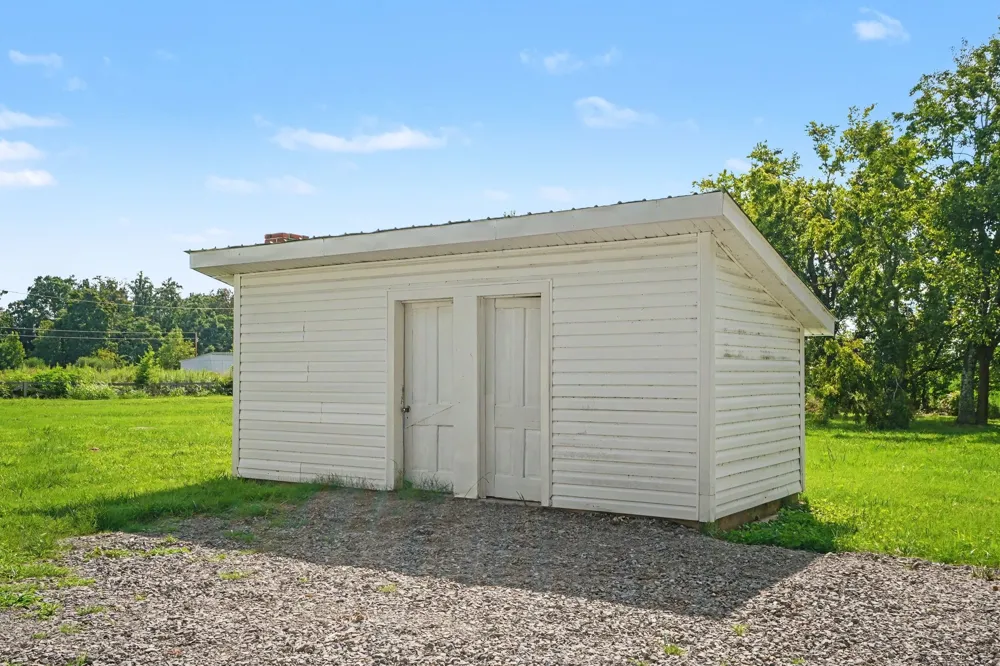 301 Bob Perry Rd Bethpage, TN 37022