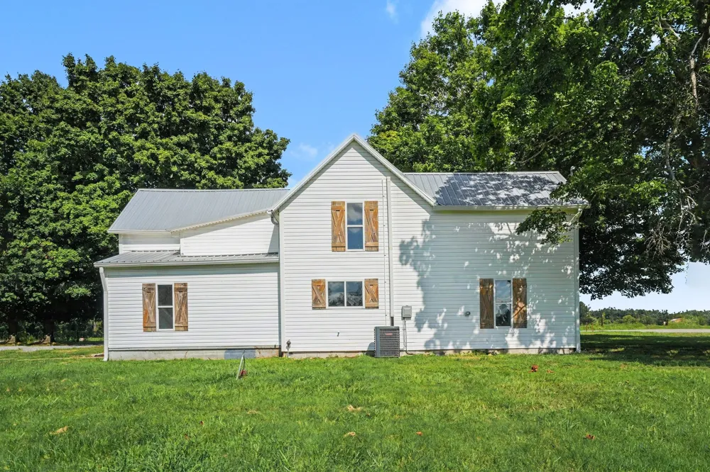 301 Bob Perry Rd Bethpage, TN 37022