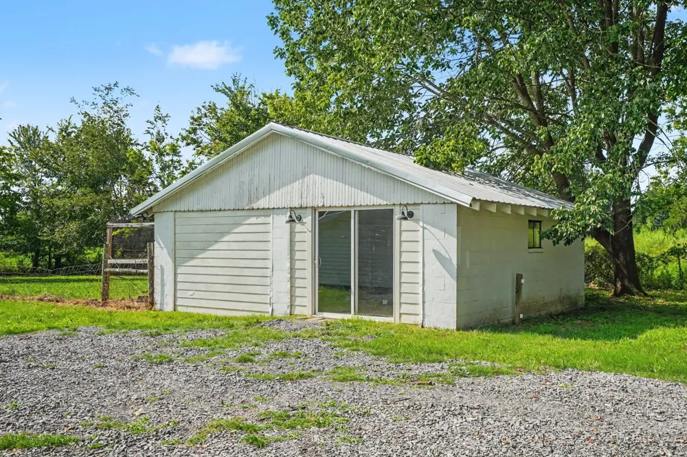 301 Bob Perry Rd Bethpage, TN 37022