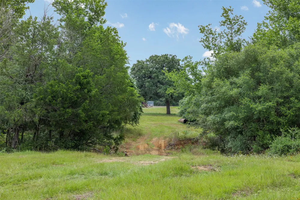 3320 County Road 430 Dime Box, TX 77853