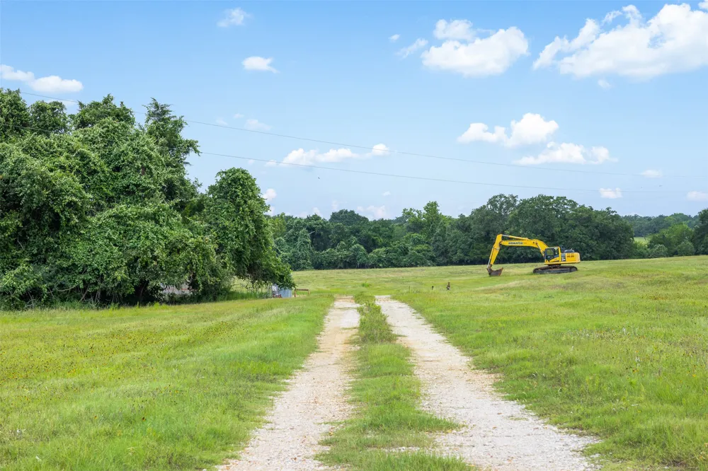 3320 County Road 430 Dime Box, TX 77853
