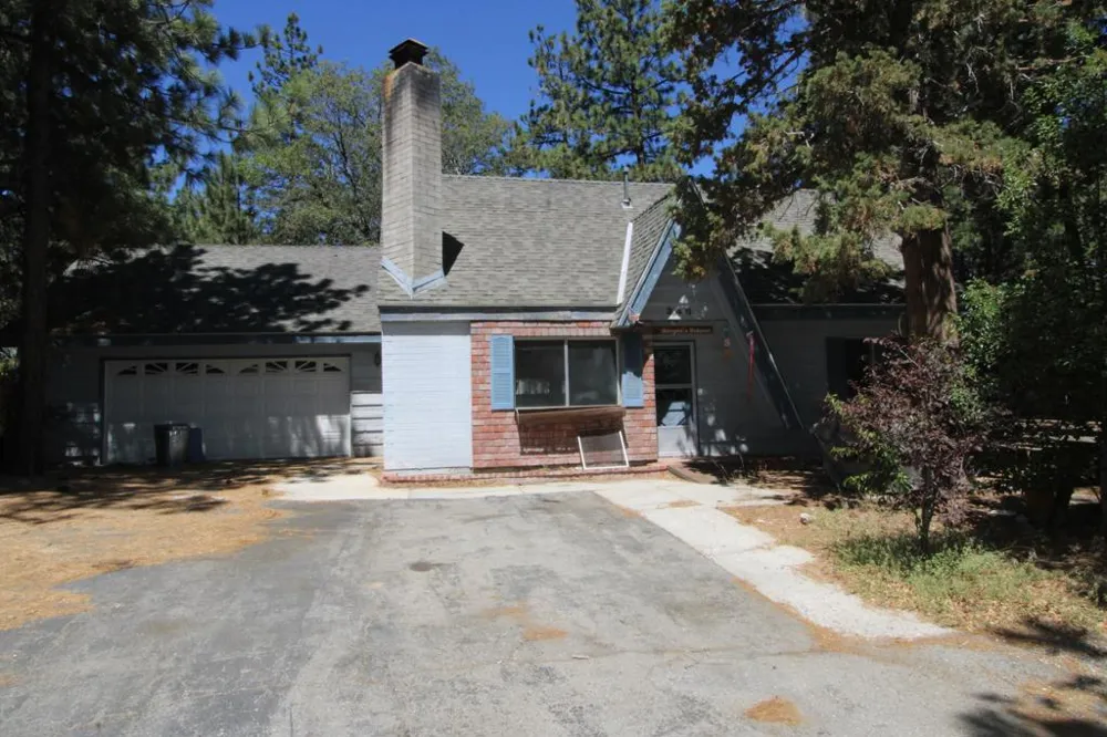 346 Victoria Lane Sugarloaf, CA 92386