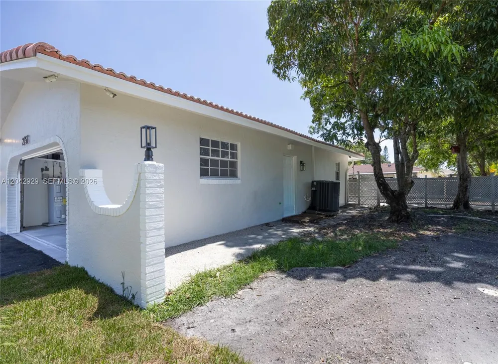 2757 NW 116th Ter Coral Springs, FL 33065