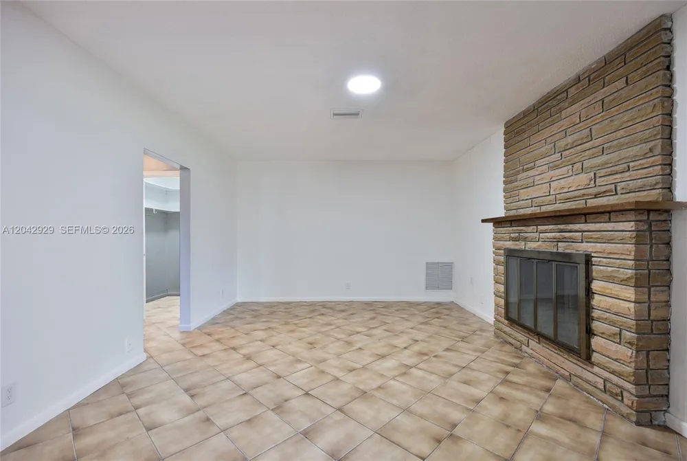 2757 NW 116th Ter Coral Springs, FL 33065