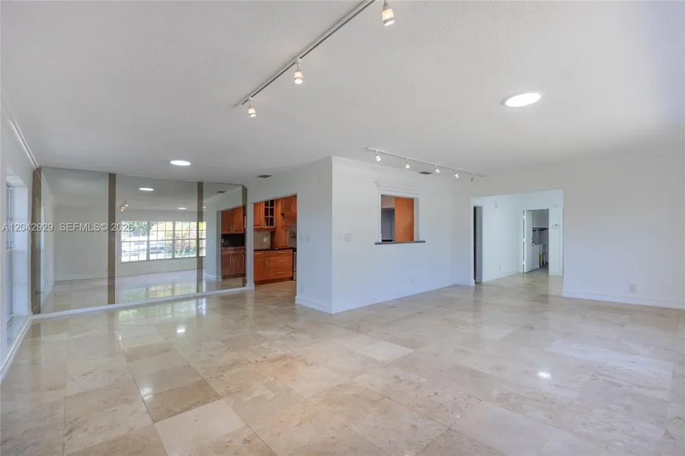 2757 NW 116th Ter Coral Springs, FL 33065