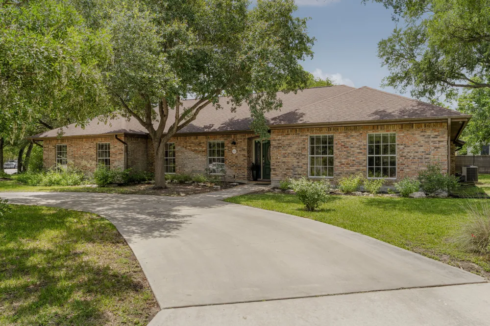 400 Hackberry Street Lockhart, TX 78644