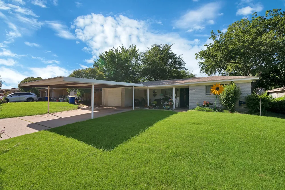 7824 Whitney Drive White Settlement, TX 76108