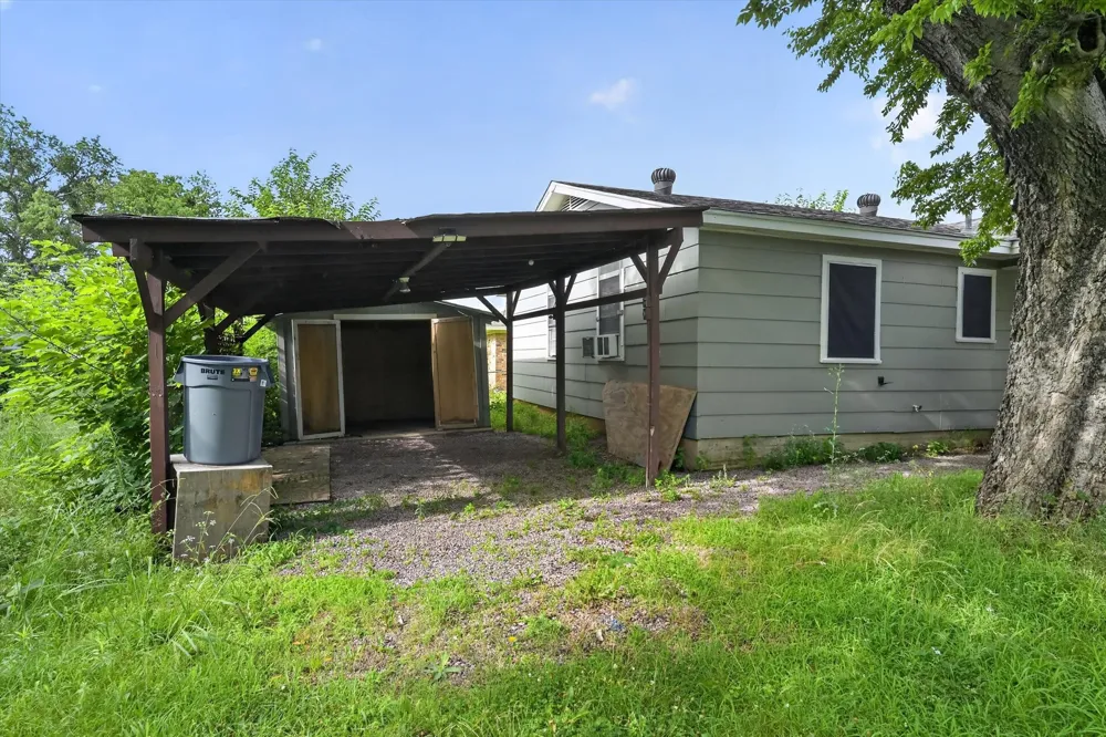 208 D STREET Whitesboro, TX 76273