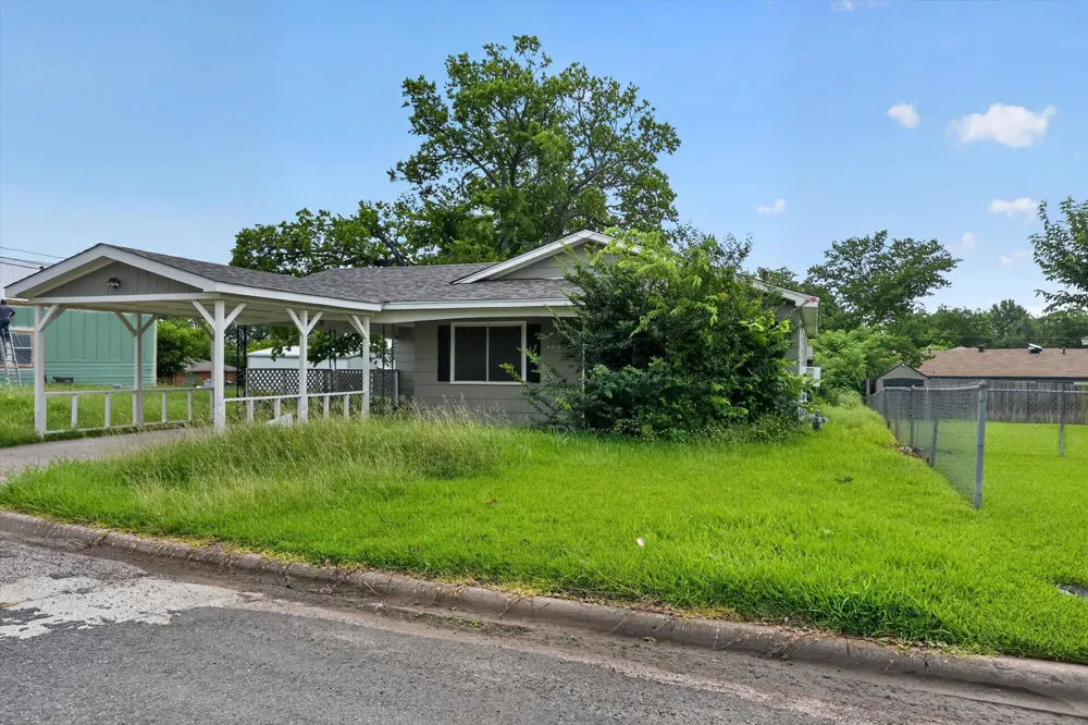 208 D STREET Whitesboro, TX 76273