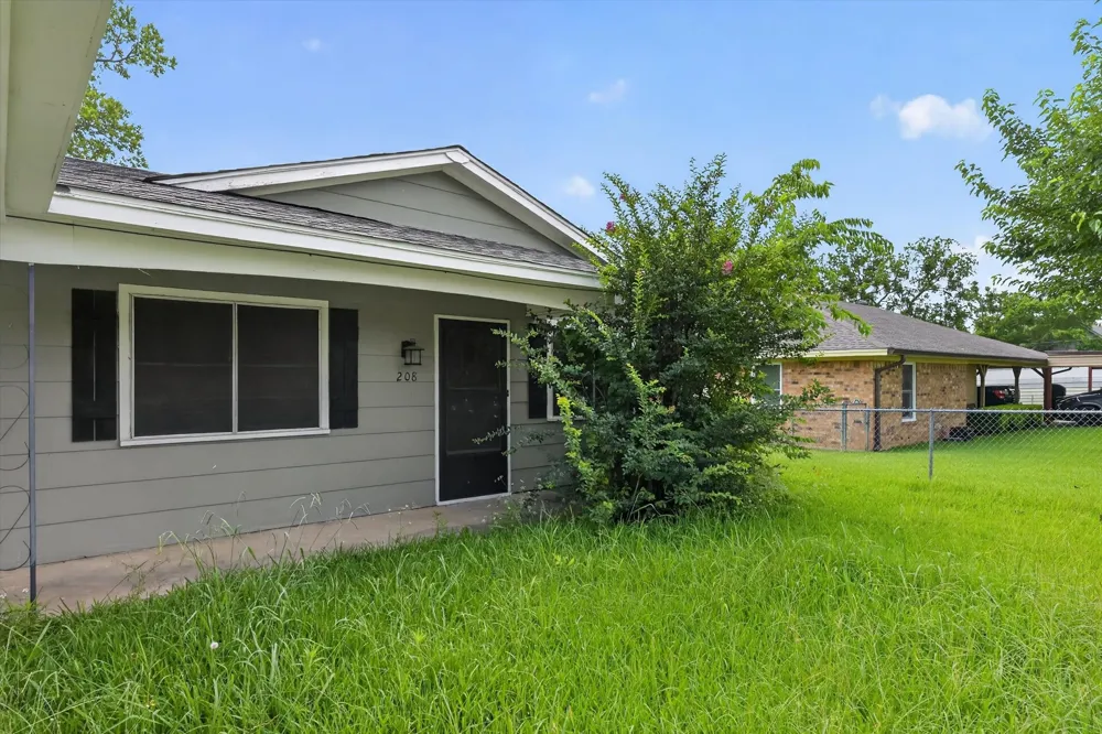 208 D STREET Whitesboro, TX 76273