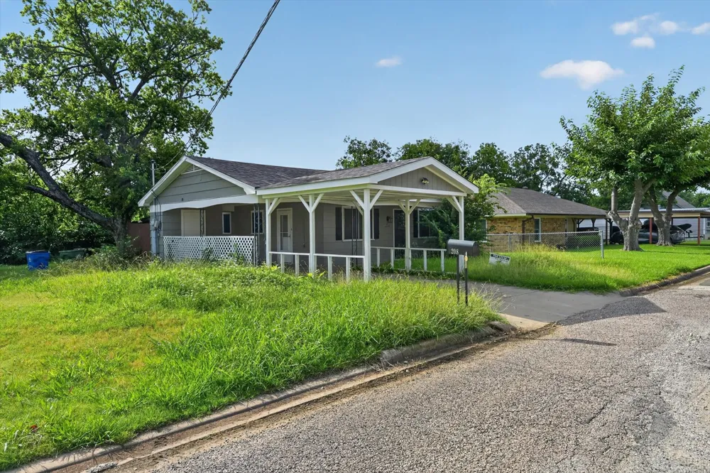 208 D STREET Whitesboro, TX 76273