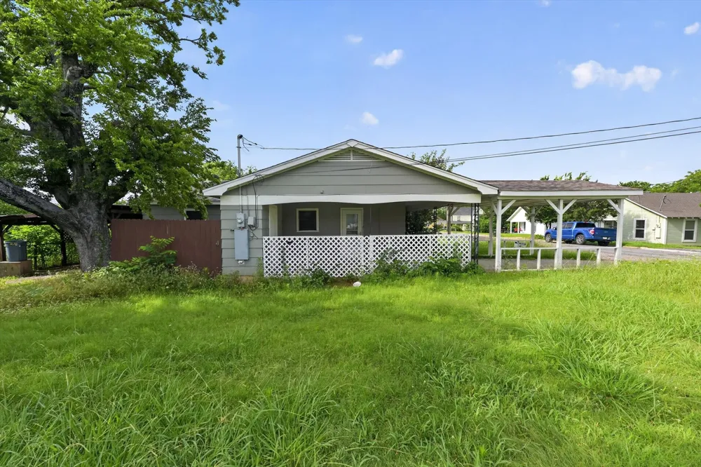 208 D STREET Whitesboro, TX 76273