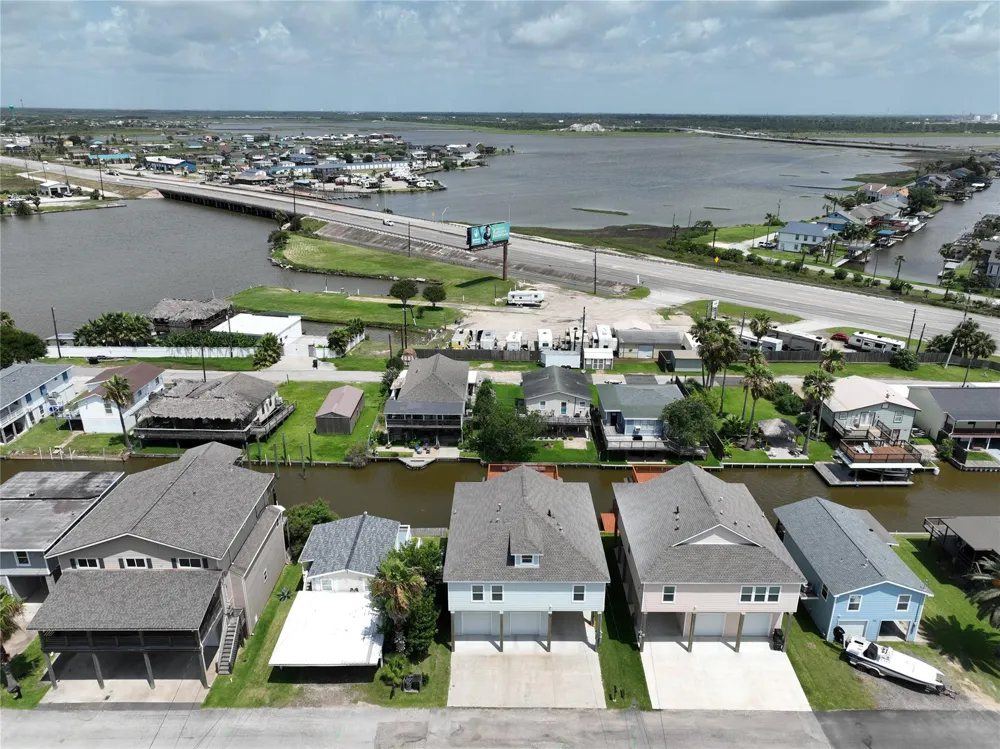 18 Edgewater Bayou Vista, TX 77563
