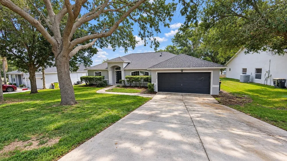 1306 WINDY BLUFF DRIVE Minneola, FL 34715