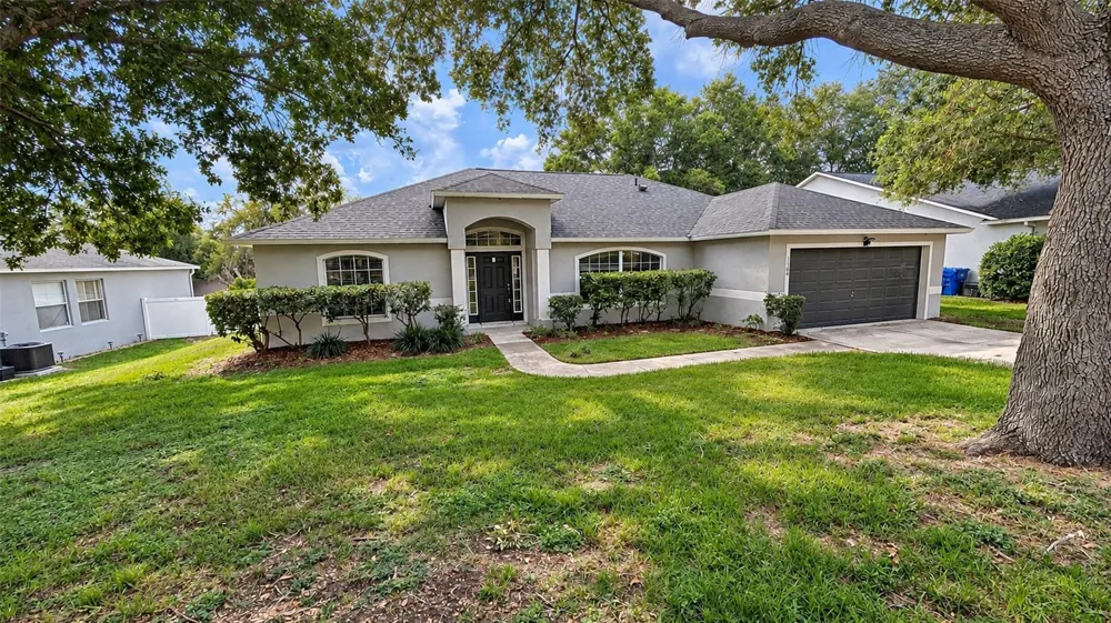 1306 WINDY BLUFF DRIVE Minneola, FL 34715