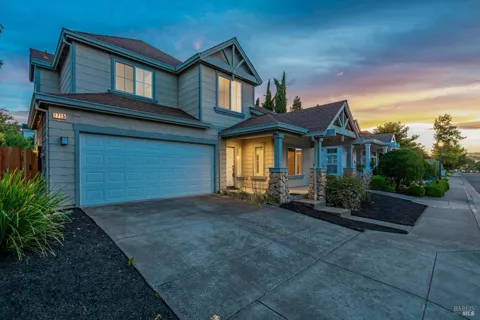 1715 Spur Ridge Lane