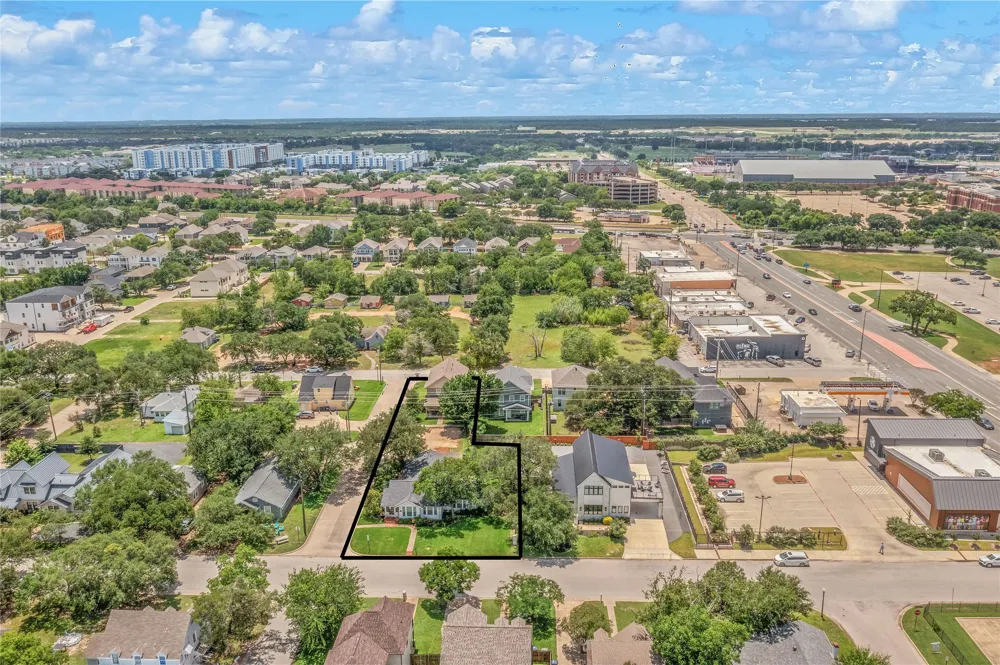208 Fairview Avenue College Station, TX 77840