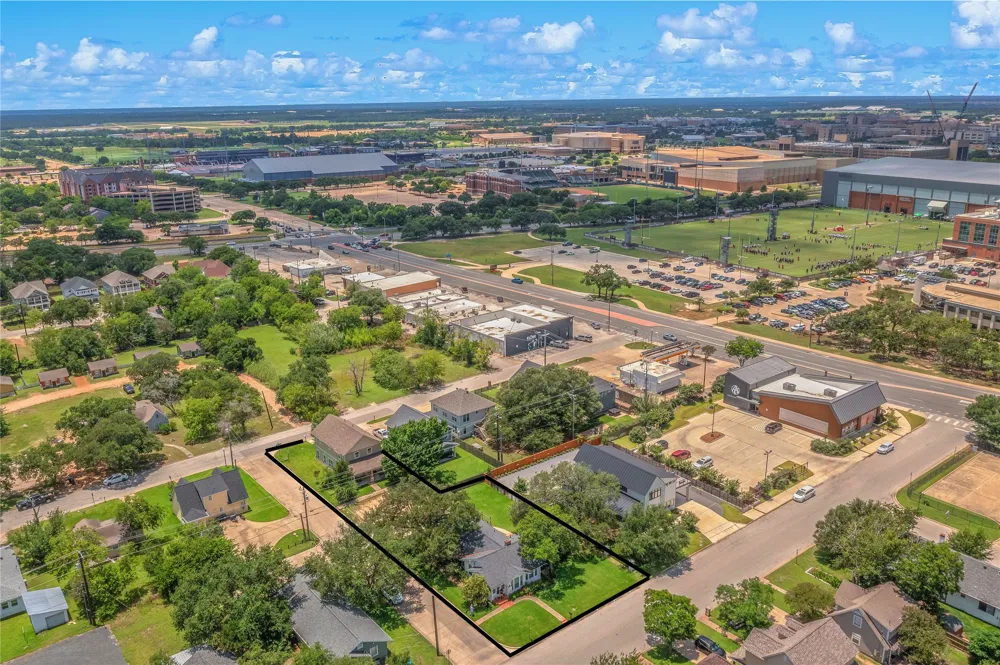 208 Fairview Avenue College Station, TX 77840