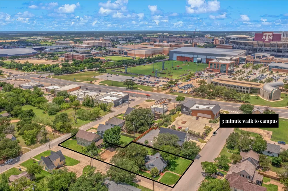 208 Fairview Avenue College Station, TX 77840