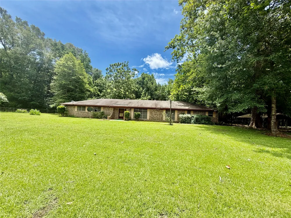 257 Bacle Road Coushatta, LA 71019