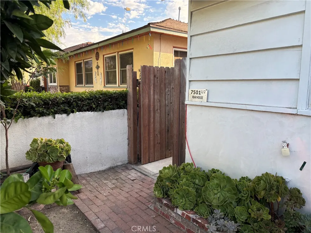 7501 Corbin Winnetka, CA 91306
