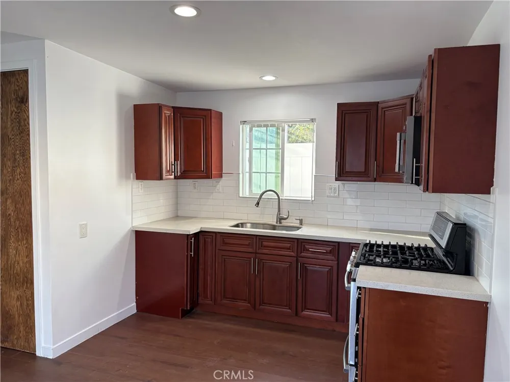 7501 Corbin Winnetka, CA 91306