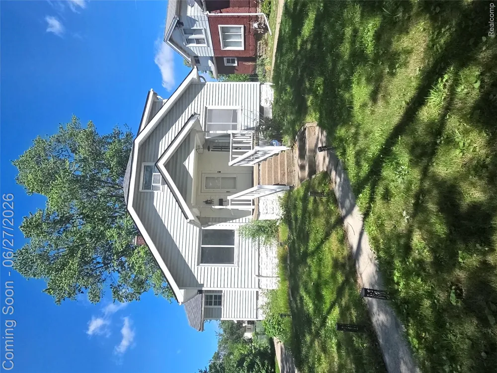 22889 Oakwood Avenue Eastpointe City, MI 48021