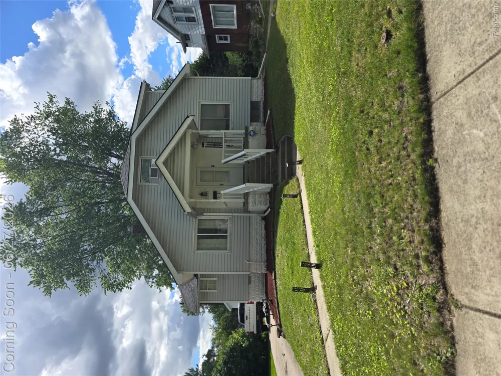 22889 Oakwood Avenue Eastpointe City, MI 48021