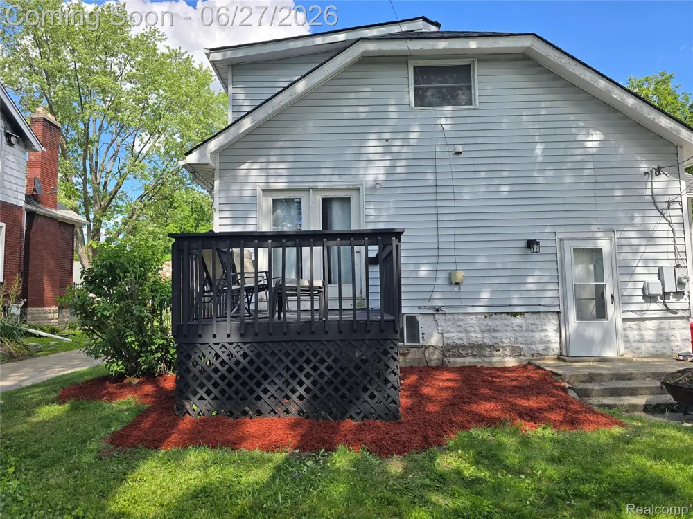 22889 Oakwood Avenue Eastpointe City, MI 48021