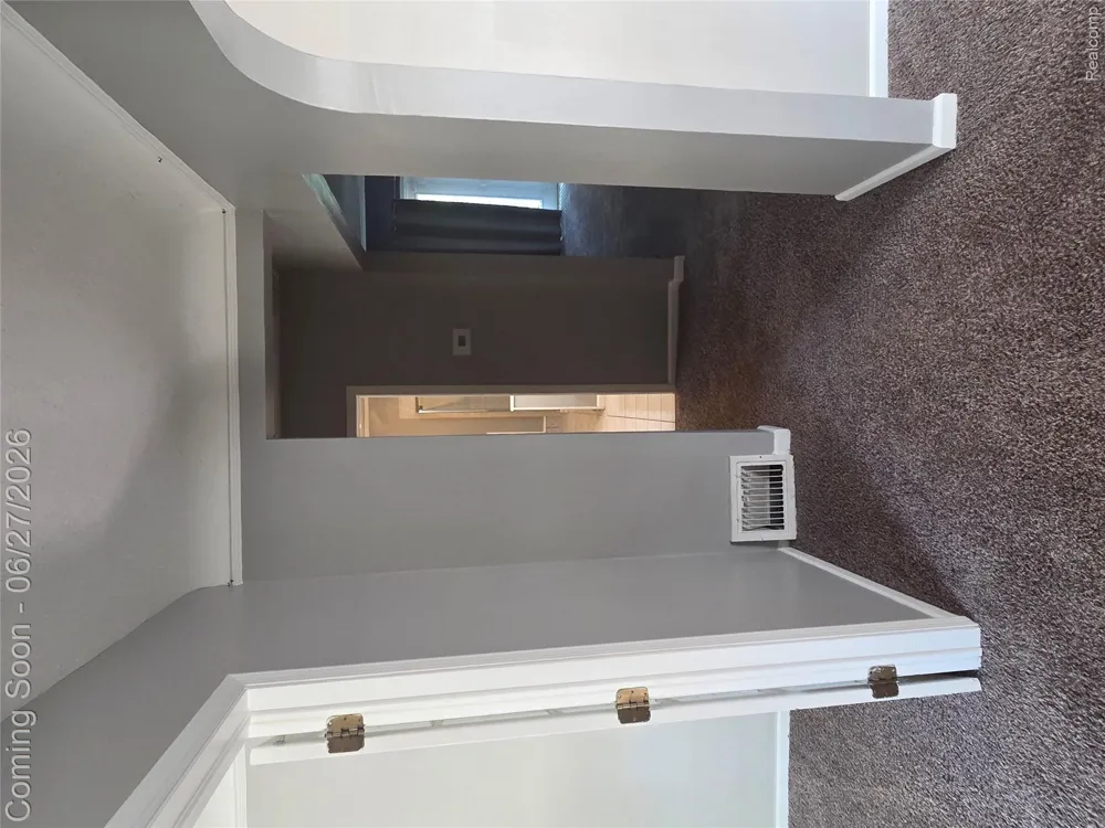 22889 Oakwood Avenue Eastpointe City, MI 48021