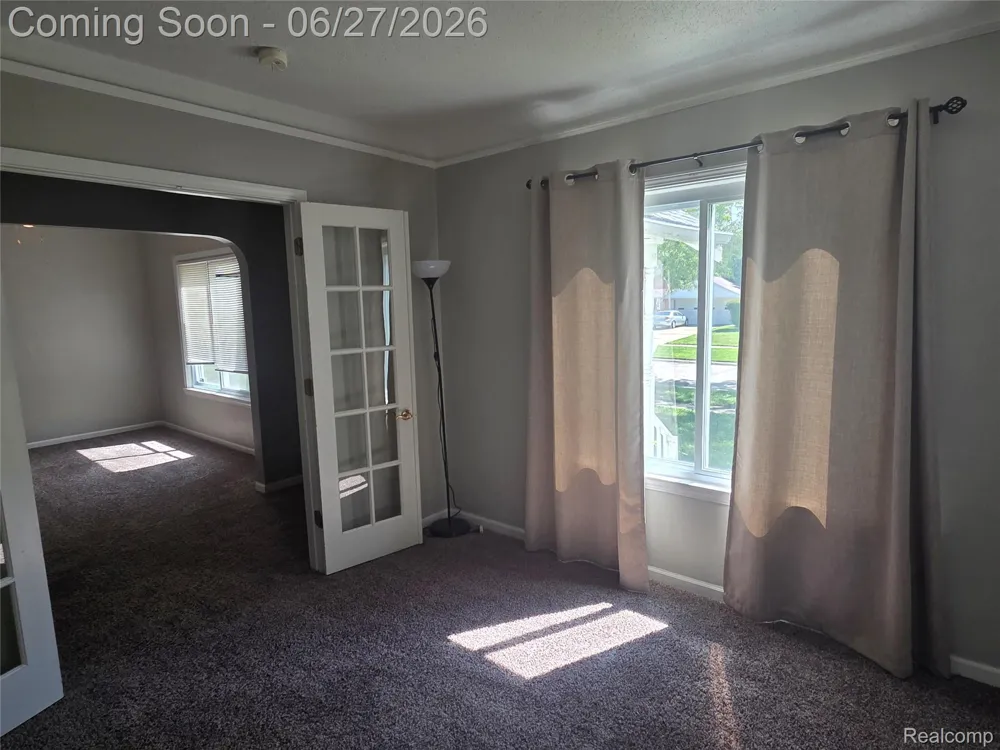 22889 Oakwood Avenue Eastpointe City, MI 48021
