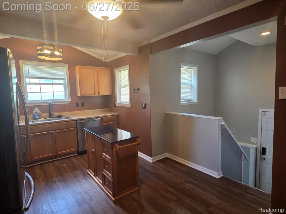 22889 Oakwood Avenue Eastpointe City, MI 48021