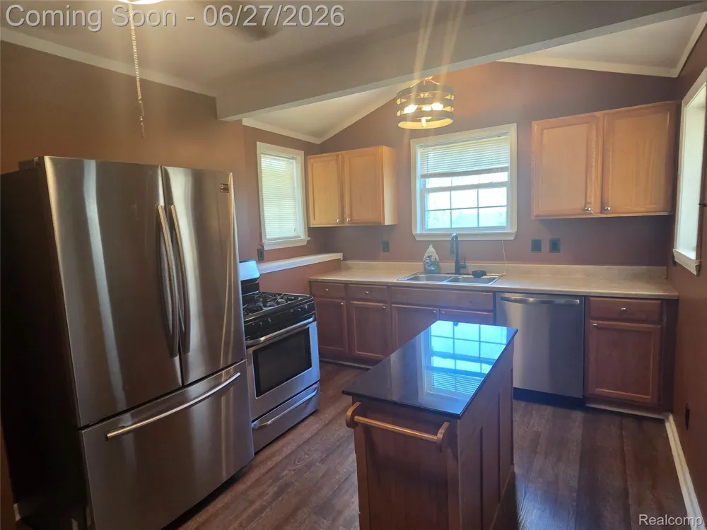 22889 Oakwood Avenue Eastpointe City, MI 48021