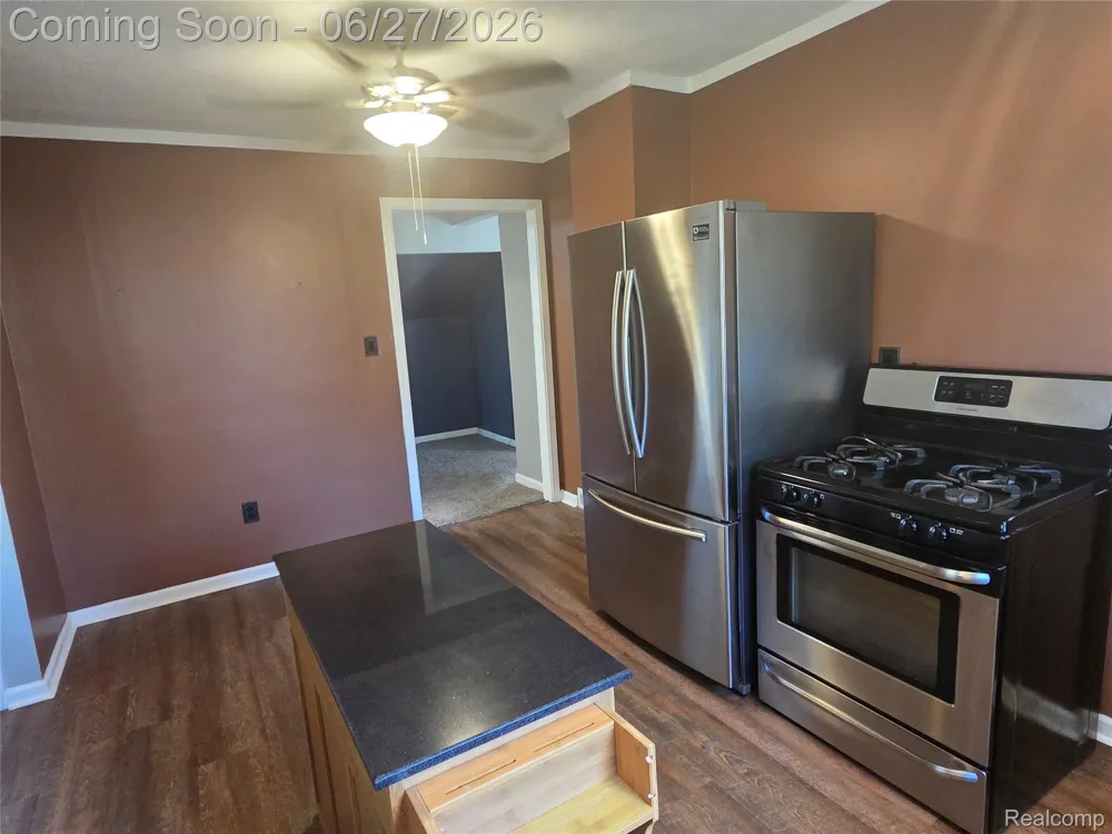 22889 Oakwood Avenue Eastpointe City, MI 48021